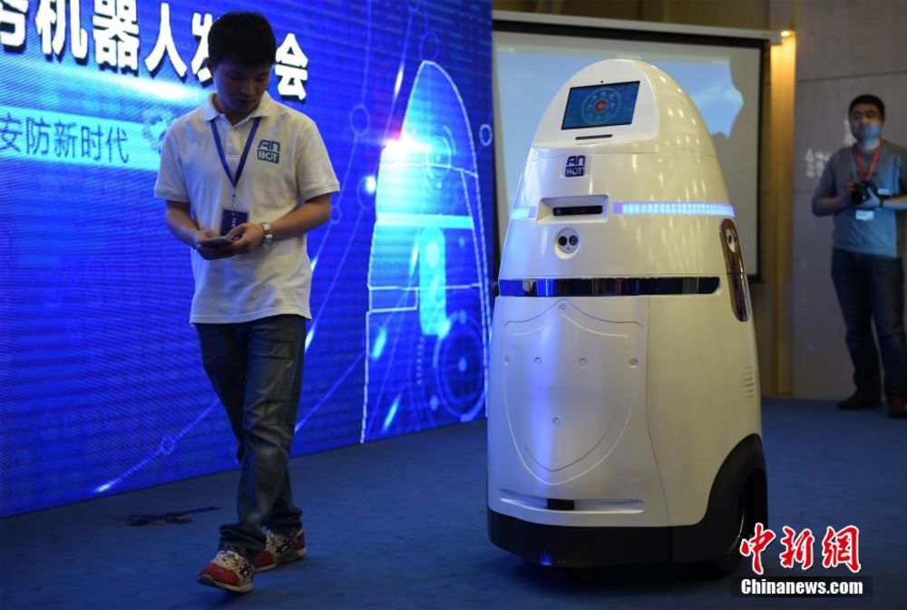 Los nuevos robots policía del aeropuerto de Shenzhen