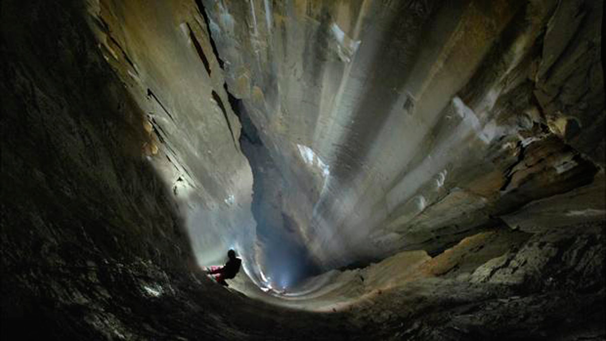 Descubren el segundo mayor pozo vertical del mundo en Cantabria