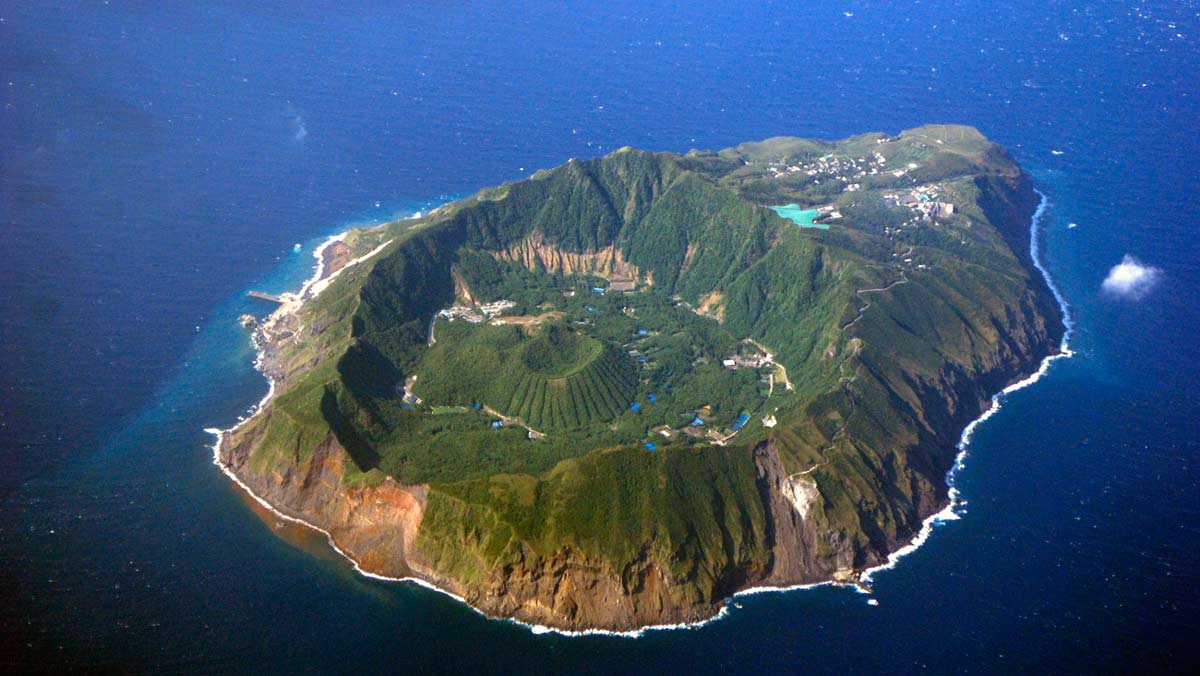 Aogashima, el pueblo japonés contruído en el cráter de un volcán