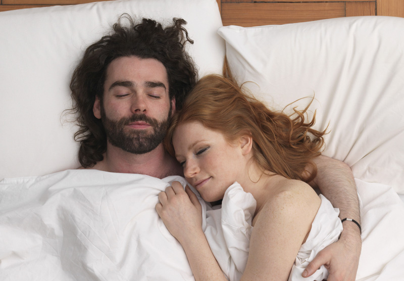 5 beneficios de dormir acompañado