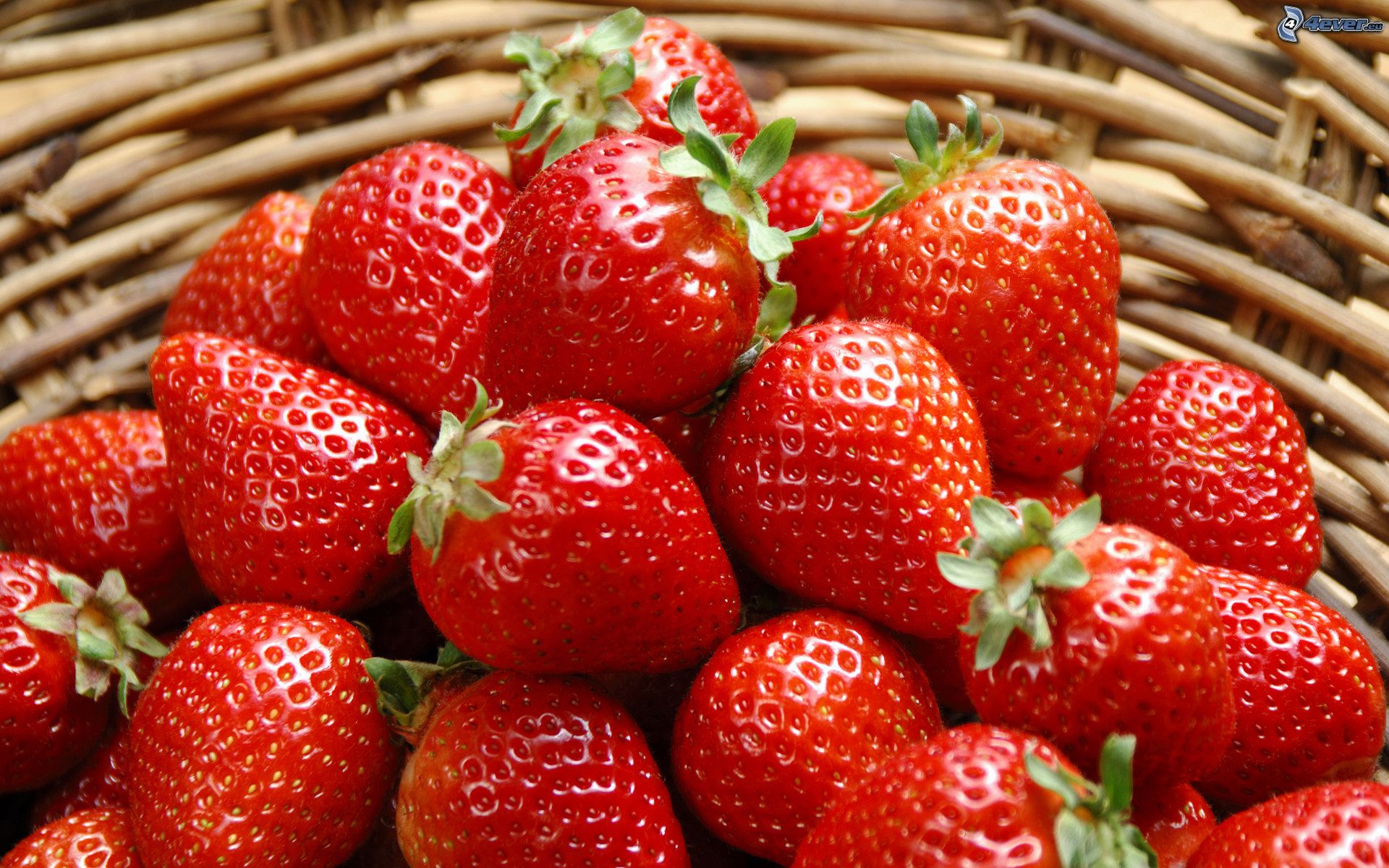 comer fresas en la noche
