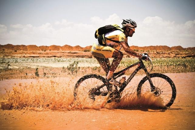 03/02/2015 Óscar Pereiro, en la Titan Desert de 2011. El corredor Óscar Pereiro, ganador del Tour de Francia en 2006, regresará a la Titan Desert by Garmin, prueba en bici de montaña por el desierto de Marruecos, en la décima edición, que se disputará de los próximos 27 de abril al 2 de mayo, informaron este martes los organizadores en un comunicado. MAGREB AFRICA MARRUECOS DEPORTES RPM EVENTS