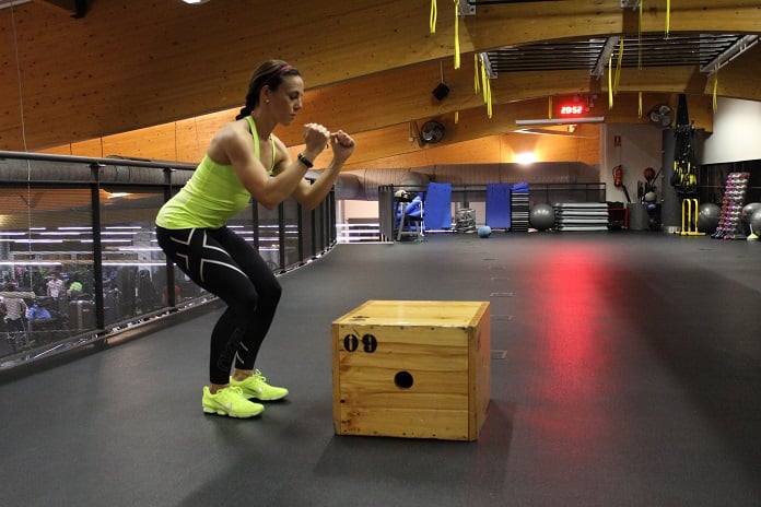 Ejercicios con salto para fortalecer piernas: Salto al cajón