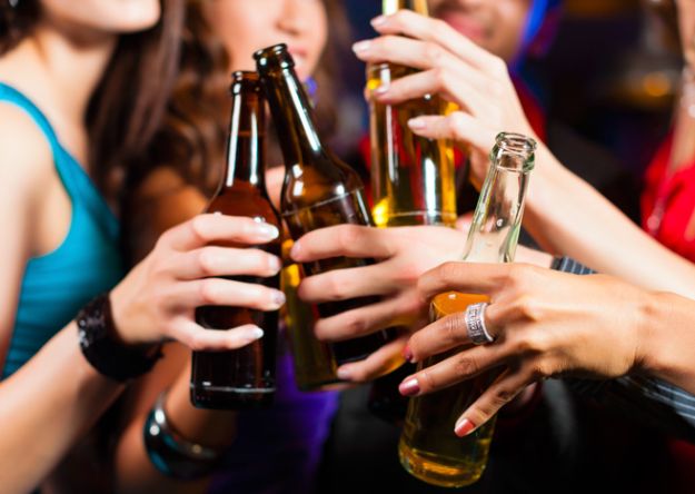Beber en grupo incrementa el consumo de alcohol
