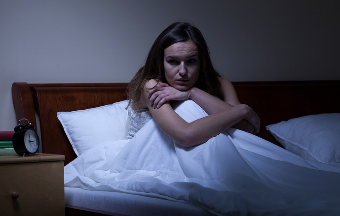 Qué postura debes adoptar al dormir para evitar las pesadillas