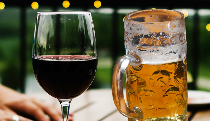 ¿Es mejor una cerveza o una copa de vino?