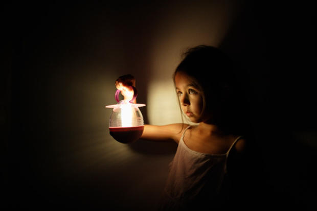Cómo ayudar a los niños a superar el miedo a la oscuridad