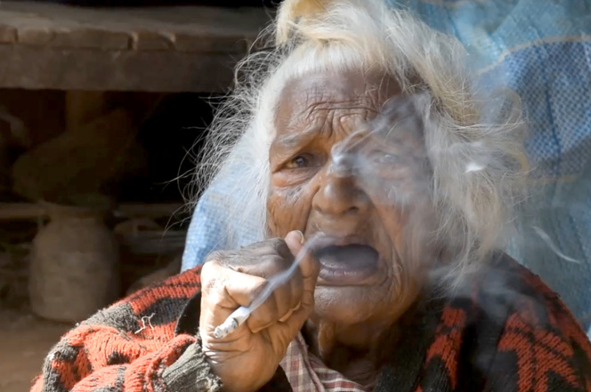 Una mujer llega a los 112 años fumando 30 cigarrillos al día