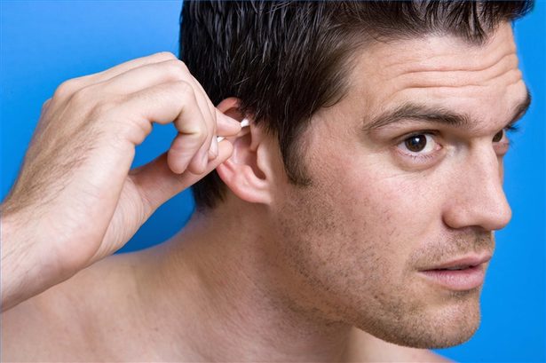 3 de cada 4 personas no se limpian los oídos a diario