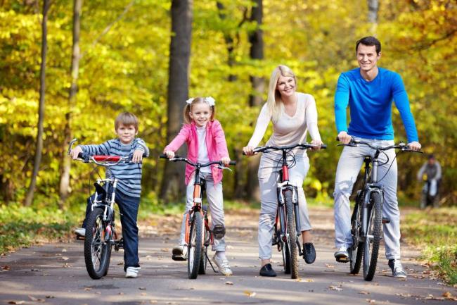 Cómo moverse en bicicleta con niños