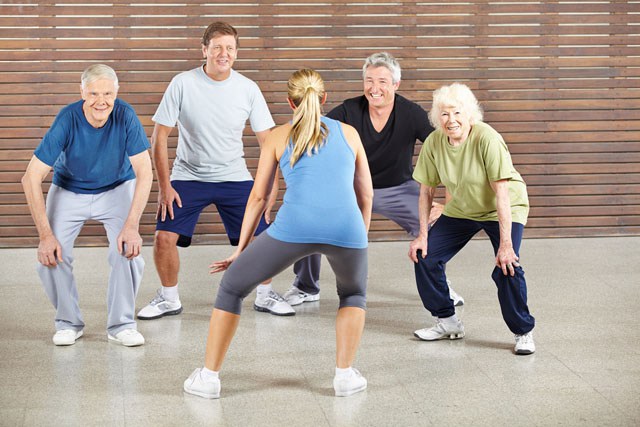 Los mayores que realizan ejercicio reducen las visitas al médico
