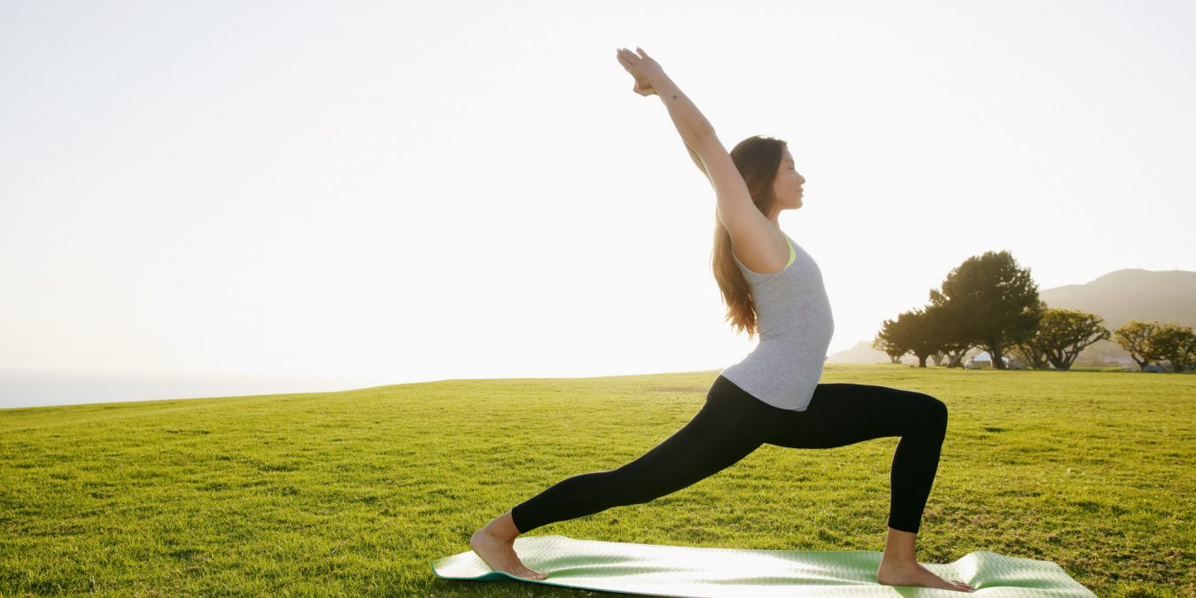 Saludo Al Sol Un Ejercicio De Yoga Para Tener Una Espalda Sana