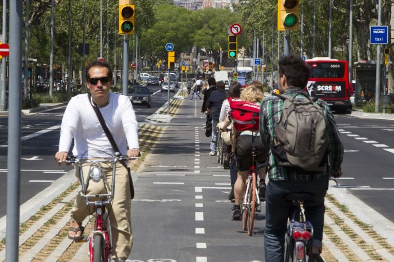 Los que se desplazan en bici pesan 4 kilos menos que los que lo hacen en coche