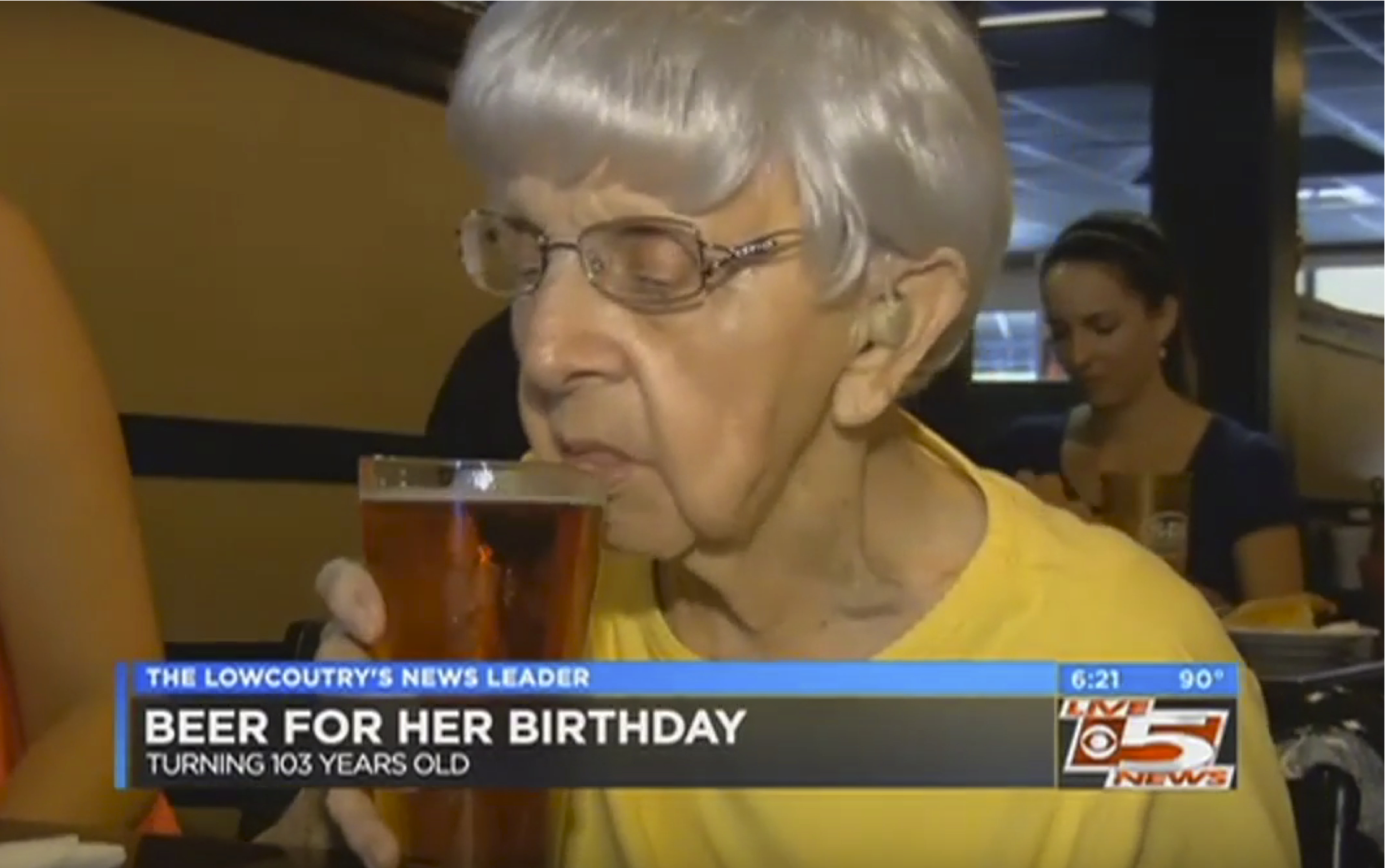 ¿Sabías que la cerveza es el secreto de la longevidad de esta mujer?