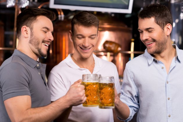 La cerveza permite ver caras felices más rápido