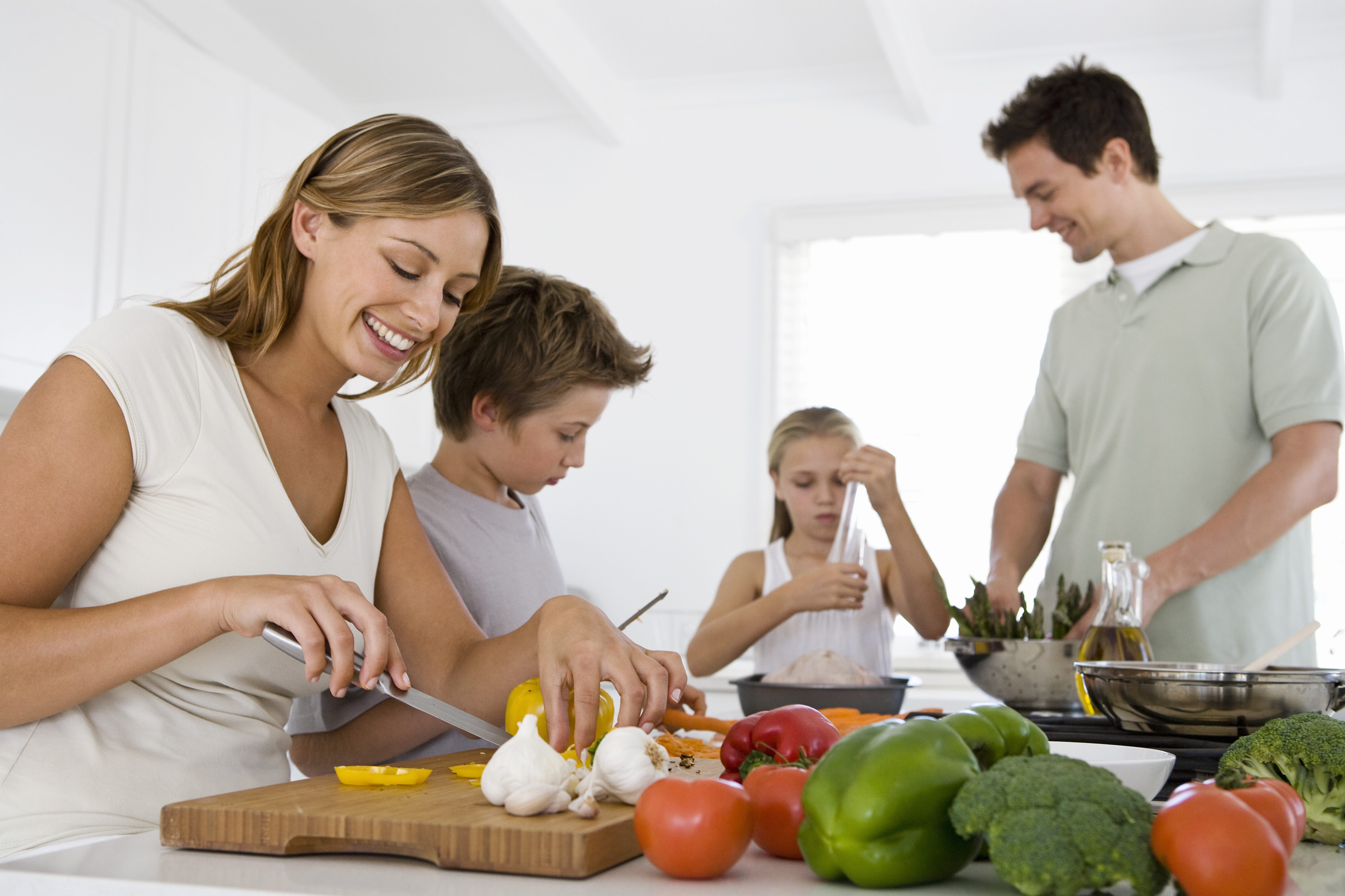 Бытовая сторона жизни. Здоровый образ жизни в скиье. Здоровое питание в семье. Домашнее хозяйство. Правильное питание семья.