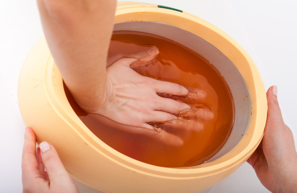 Cena descuento Descubrimiento El baño de parafina para lograr manos más saludables