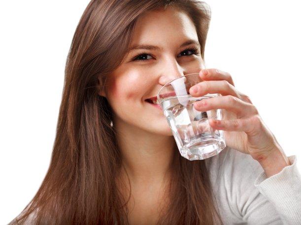 Los principales beneficios para la salud de tomar agua caliente