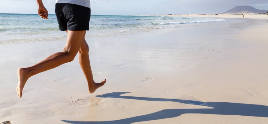 Correr descalzo por la playa