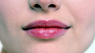 Unos sencillos cuidados nos ayudarán a lucir unos labios bonitos y cuidados / Gtresonline