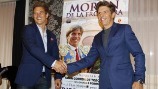 Los toreros Julio Benítez y Manuel Díaz «, durante la presentación del cartel de Morón (Gtres)