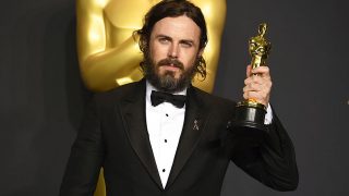 Casey Affleck con el Oscar a Mejor Actor principal (Gtres)