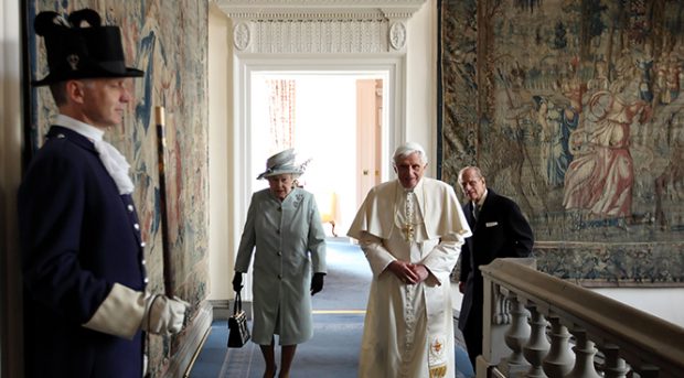 La reina Isabel II y el papa Benedicto XVI