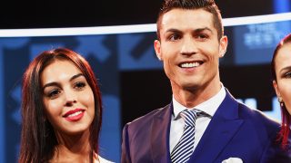 Cristiano Ronaldo con, Georgina Rodriguez en los premios de la FIFA en Zurich, el pasado mes de enero (Gtres)