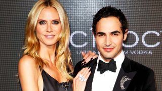 Heidi Klum posa junto al diseñador Zac Posen / GTRES