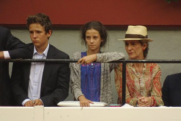 La infanta Elena de Borbón y sus hijos Felipe Juan Froilán y Victoria Federica de Marichalar 