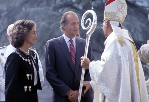 Juan Carlos y doña Sofía con el cardenal Suquia