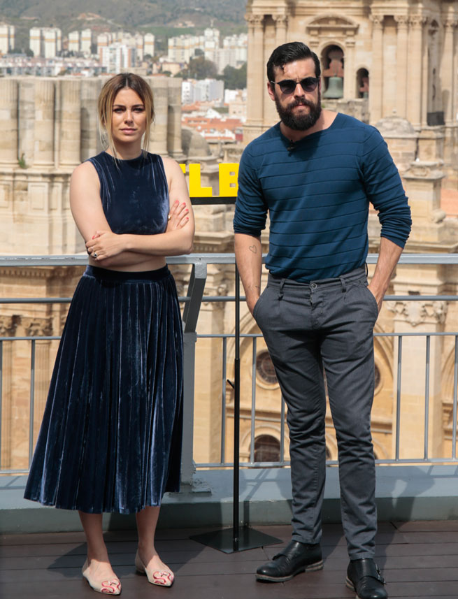 Blanca Suárez con un conjunto de falda y cropped top de Too Cloudy / Gtres