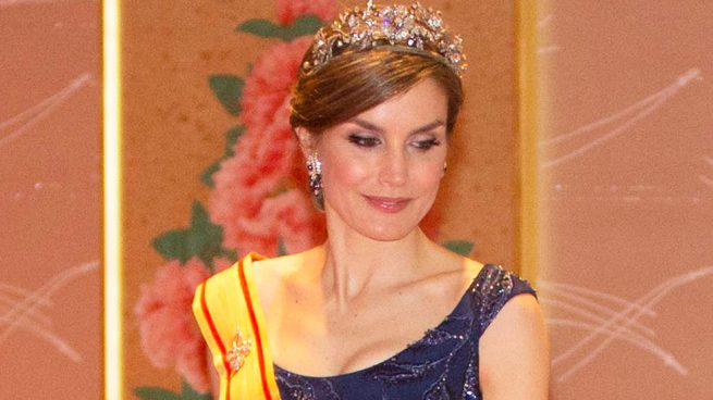 La reina Letizia triunfa con su look princesa en Japón