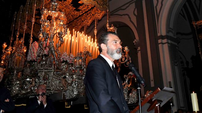 Antonio Banderas durante el encendido de velas del Trono de la Virgen de las Lágrimas y Favores con motivo de la Semana Santa de Málaga 2017/Gtres