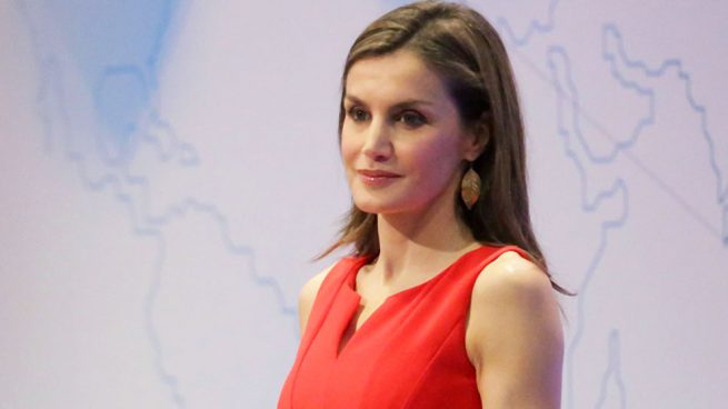 La reina Letizia en la presentación de las Becas La Caixa 2017