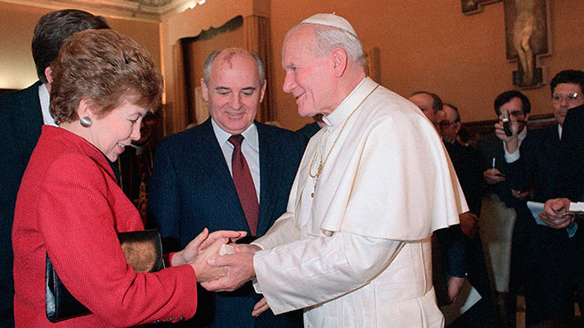 Raisa Gorbachov con Juan Pablo II
