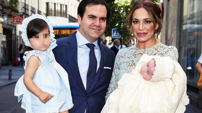 Gema Ruiz y Juan Díaz con su hija Julieta