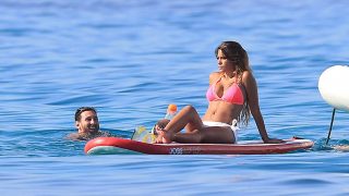 [PINCHA EN LA IMAGEN PARA VER LA GALERÍA] Antonella Roccuzzo y Leo Messi durante sus vacaciones en Ibiza /Gtres