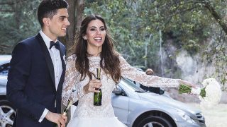 Marc Bartra y Melissa Jiménez el día de su boda / Gtres