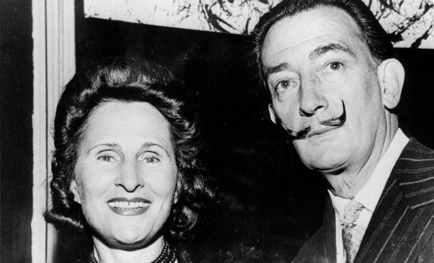 El pintor Salvador Dalí y su mujer, Gala