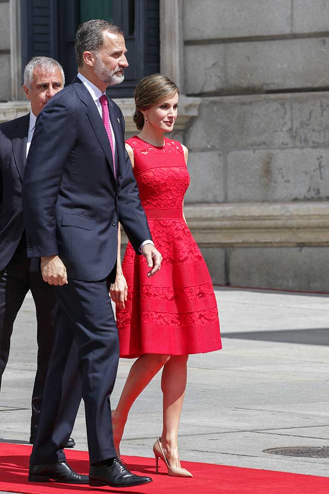 Reina Letizia Look Rojo 40 Aniversario Elecciones