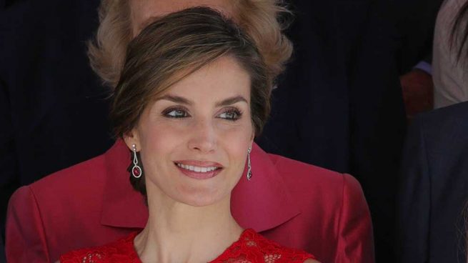 Reina Letizia Look Rojo 40 Aniversario Elecciones