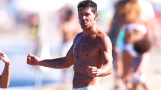 El Cholo Simeone presumió de figura en las playas de Saint Tropez / Gtres