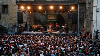 La Plaza de la Trinidad, el alma del festival donostiarra. / Jazzaldia