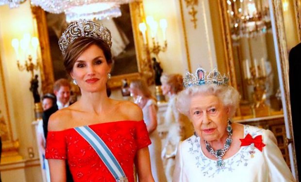 La reina Isabel y la reina Letizia