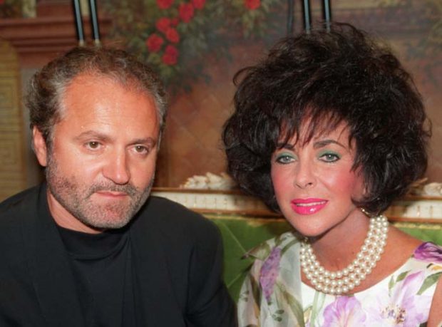 Gianni Versace con Liz Taylor