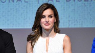 La reina Letizia durante la entrega de los Premios Nacionales de la Moda 2017 / Gtres