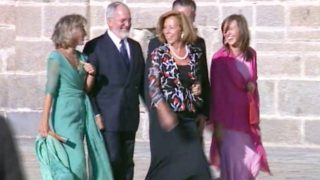 Miguel Blesa junto a su primera mujer y su hija Cus llegando a la boda de Ana Aznar /LOOK (PINCHAR EN IMAGEN PARA VER GALERÍA)