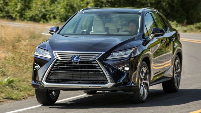 El Lexus tiene varios modos de conducción y el selector permite un modo sport y un modo sport plus muy adecuados para carreteras más viradas que las autopistas.