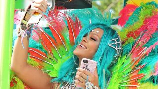 PINCHA EN LA IMAGEN PARA ACCEDER A LA GALERÍA / Rihanna en el carnaval de Barbados / Gtres